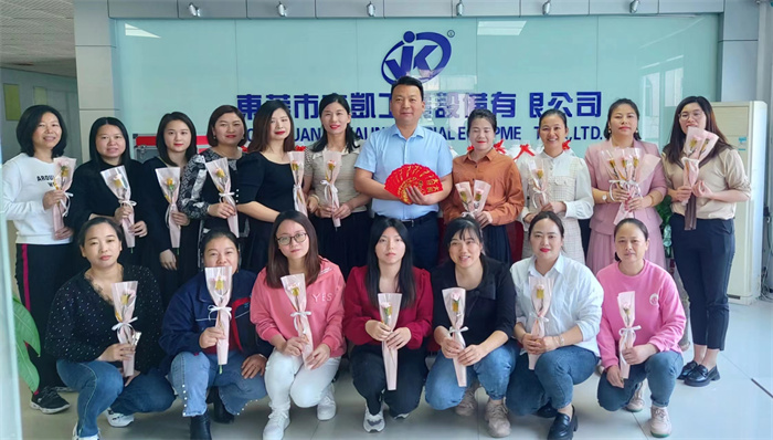 待到春來三月八，普天開滿美人花~